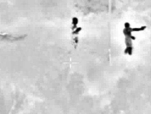 Prinşi de poliţiştii de frontieră când se antrenau cu pistolul pe plaja 2 Mai